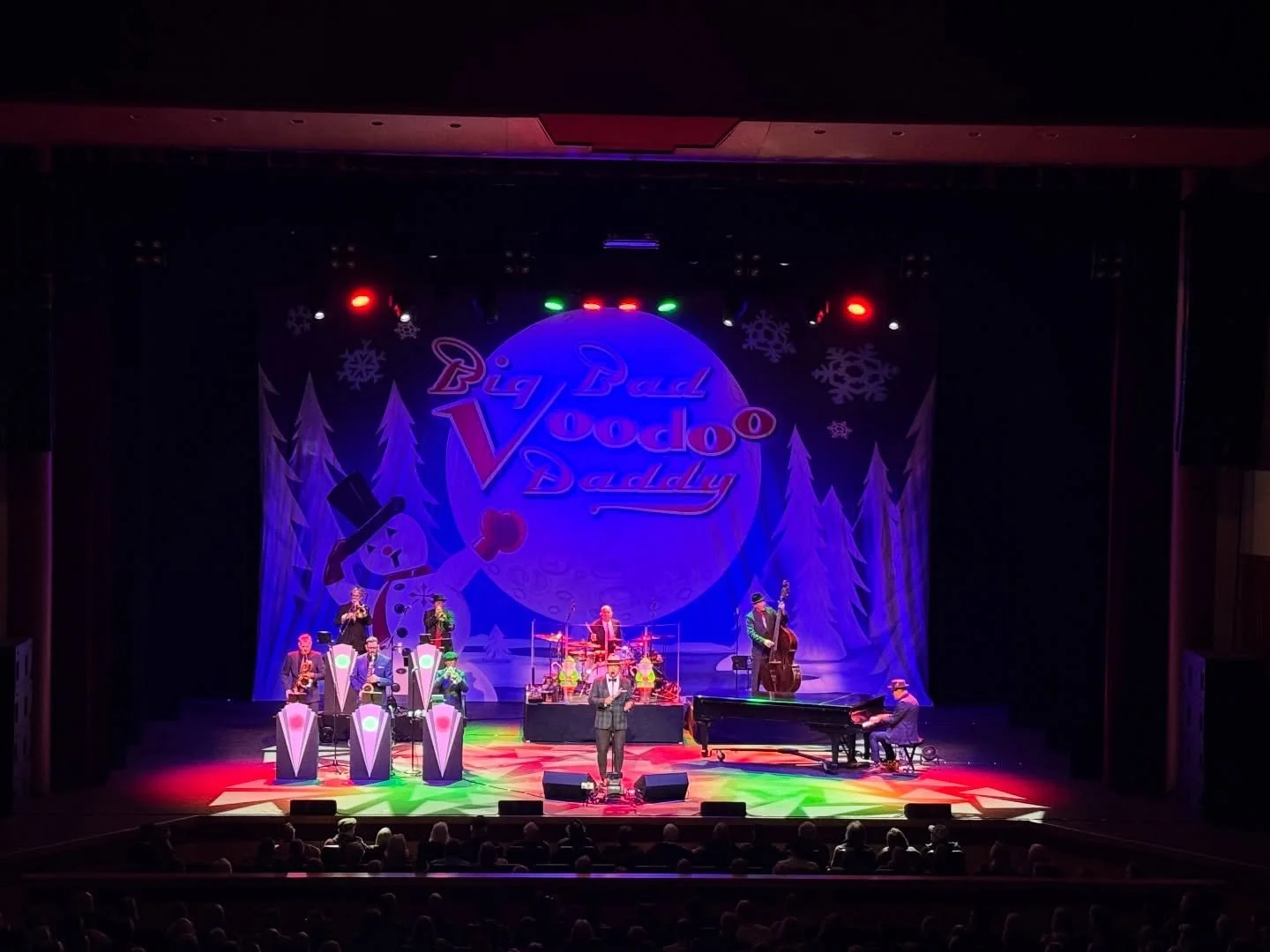 @honeywellcenter brought the holiday spirit! Thanks for having us, Indiana! 🎄✨

#HoneywellCenter #BBVD #holidayshow