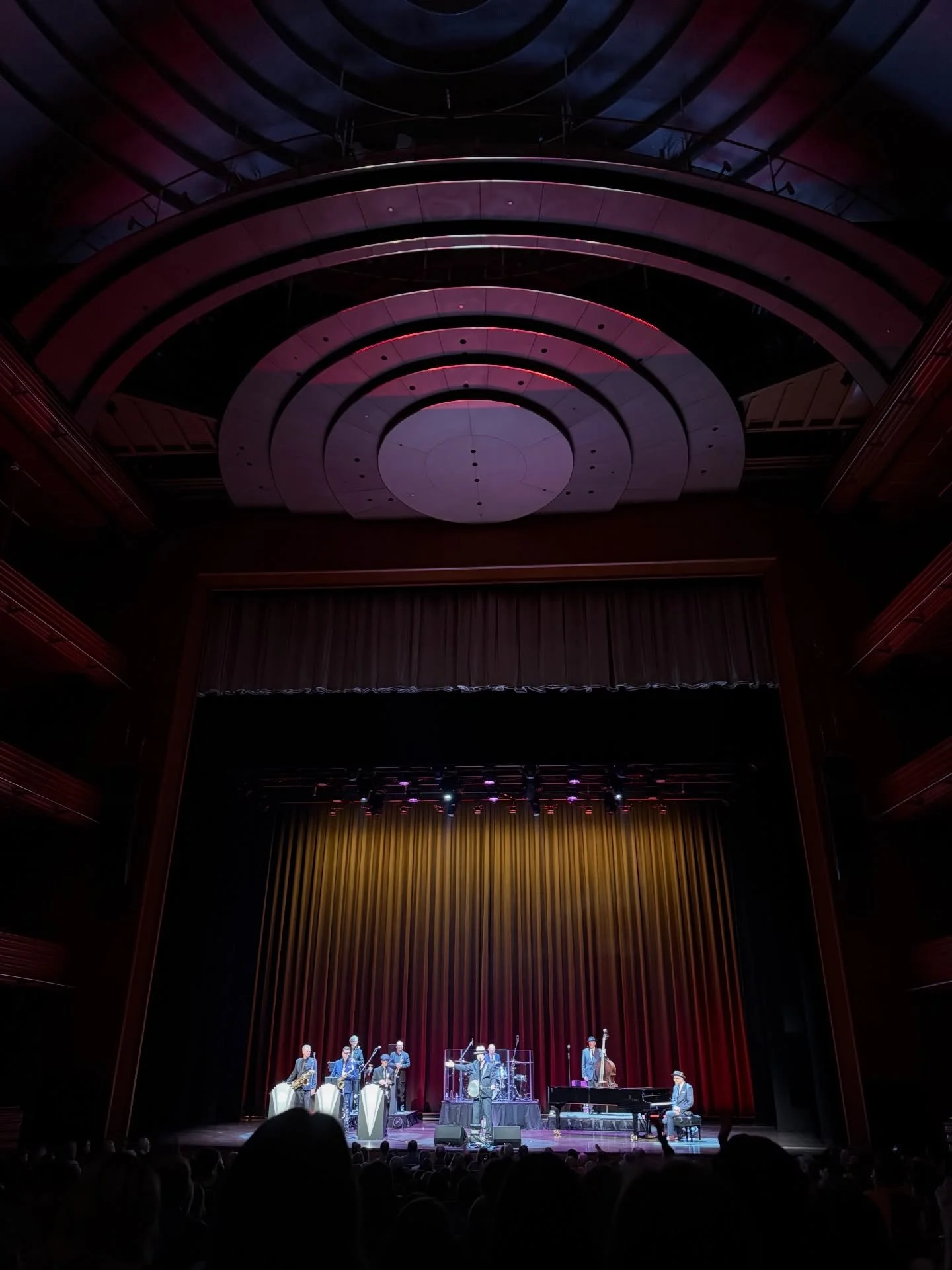 Orlando! What a beautiful place to be. Thanks for coming out 🎉 @drphillipsctr 

#Orlando #BBVD #livemusic #tour