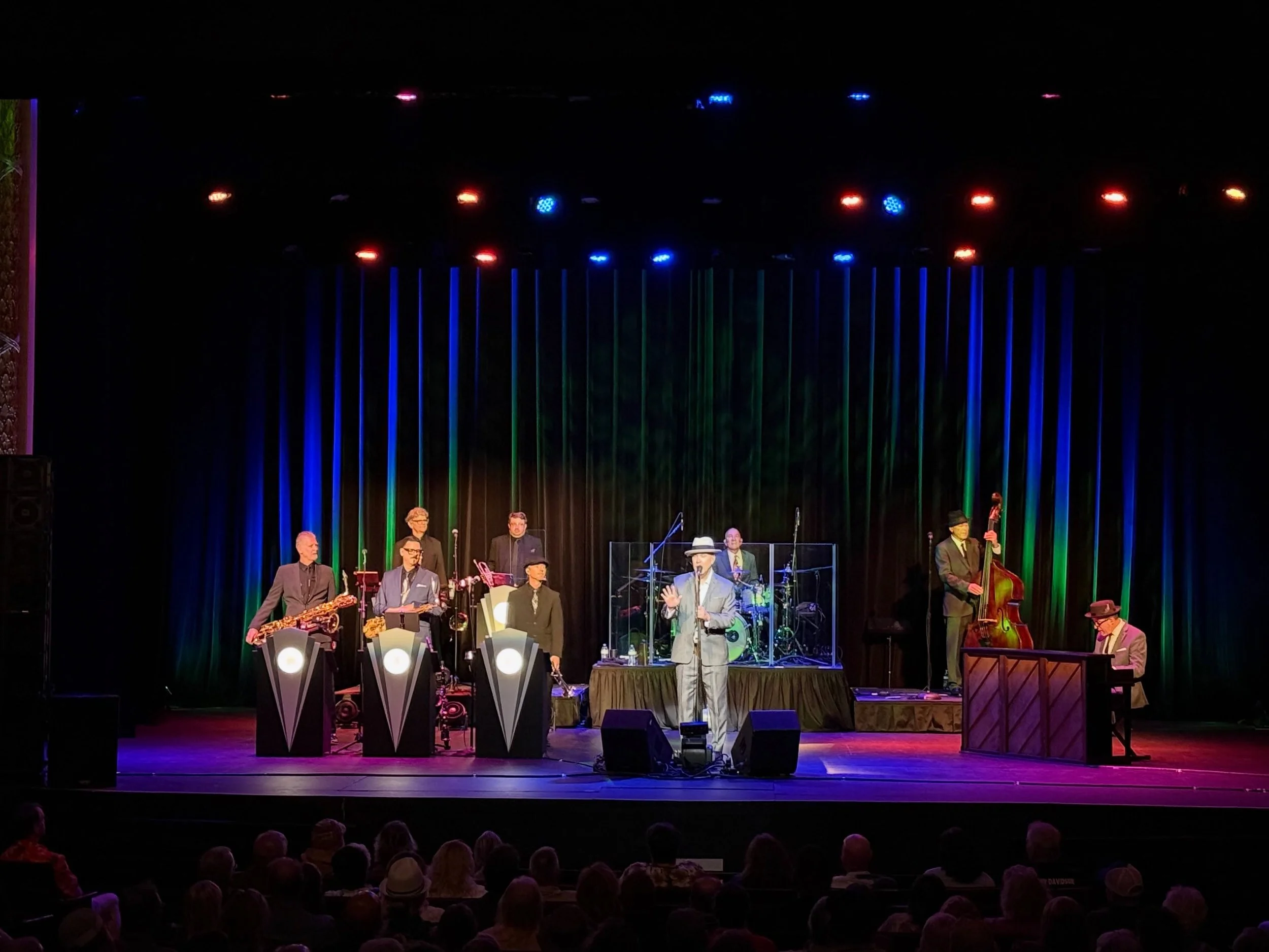Back on the road! Thanks for having us @bijoutheatre 💃 Tour is off to a great start!

#tour #bbvd #swingmusic