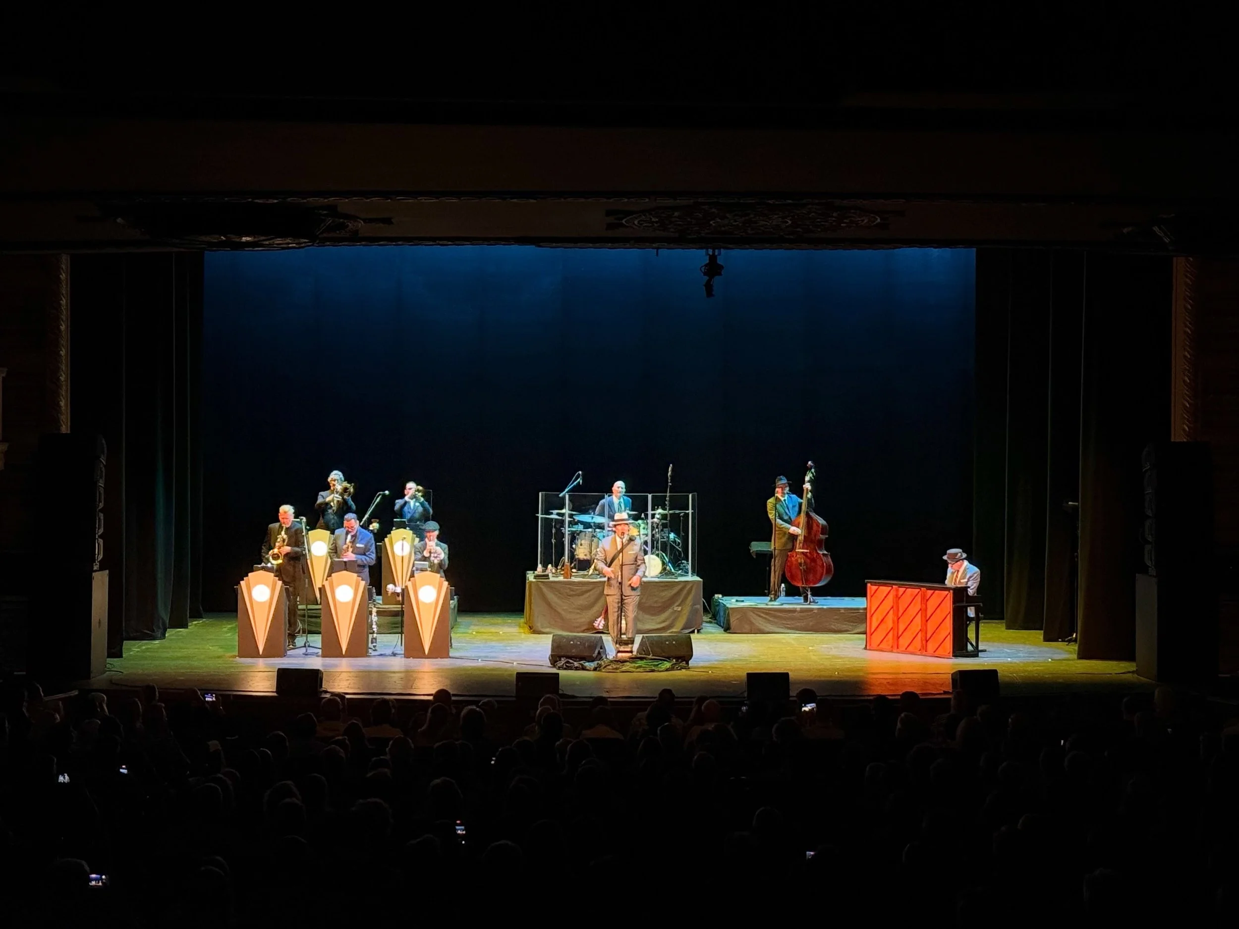 Let it roll again! We kicked off this run at the Strand Theatre in Shreveport, Louisiana 💃🎶

#bbvd #tour
