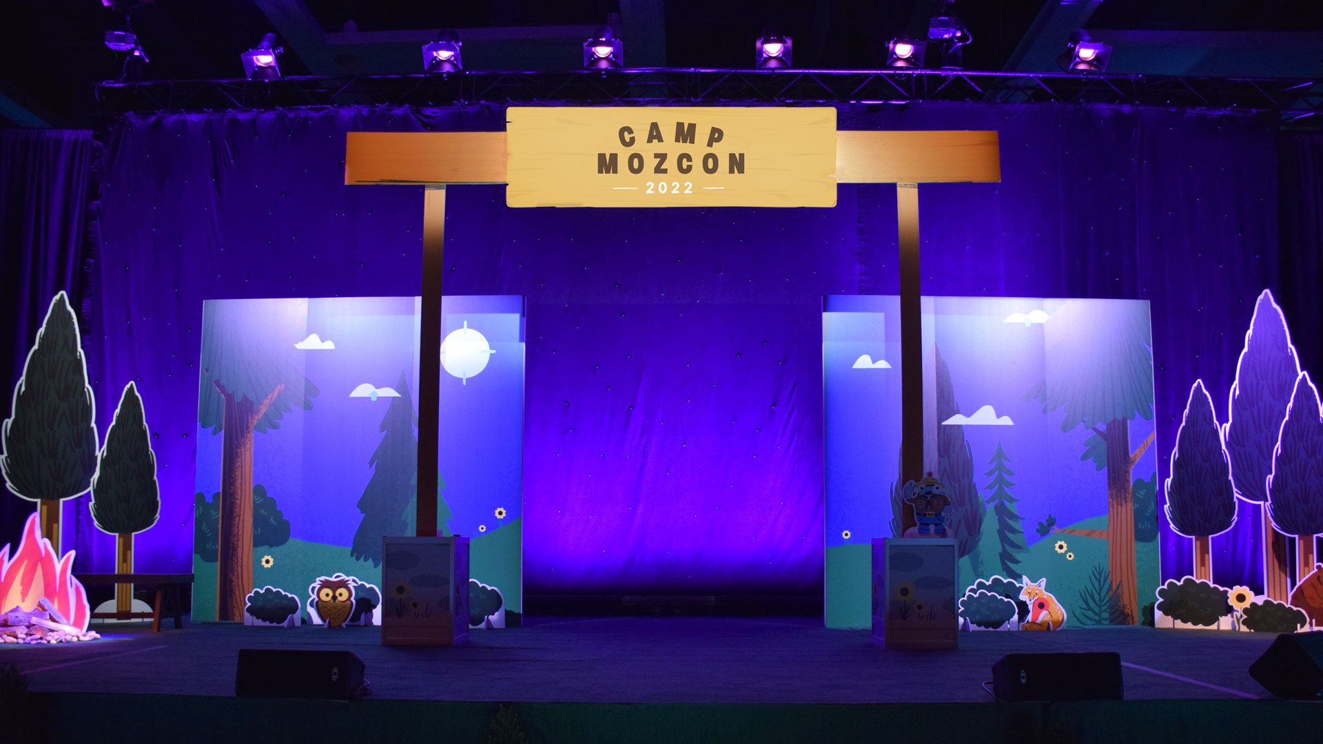 MozCon_2022_Stage.jpg