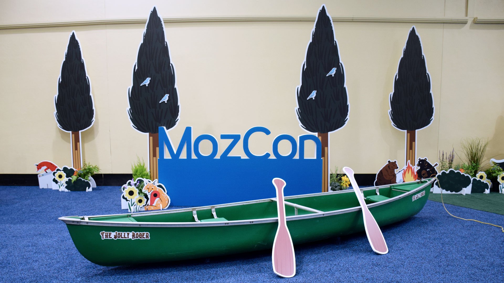 MozCon_2022_Canoe_Photo_Op.jpg