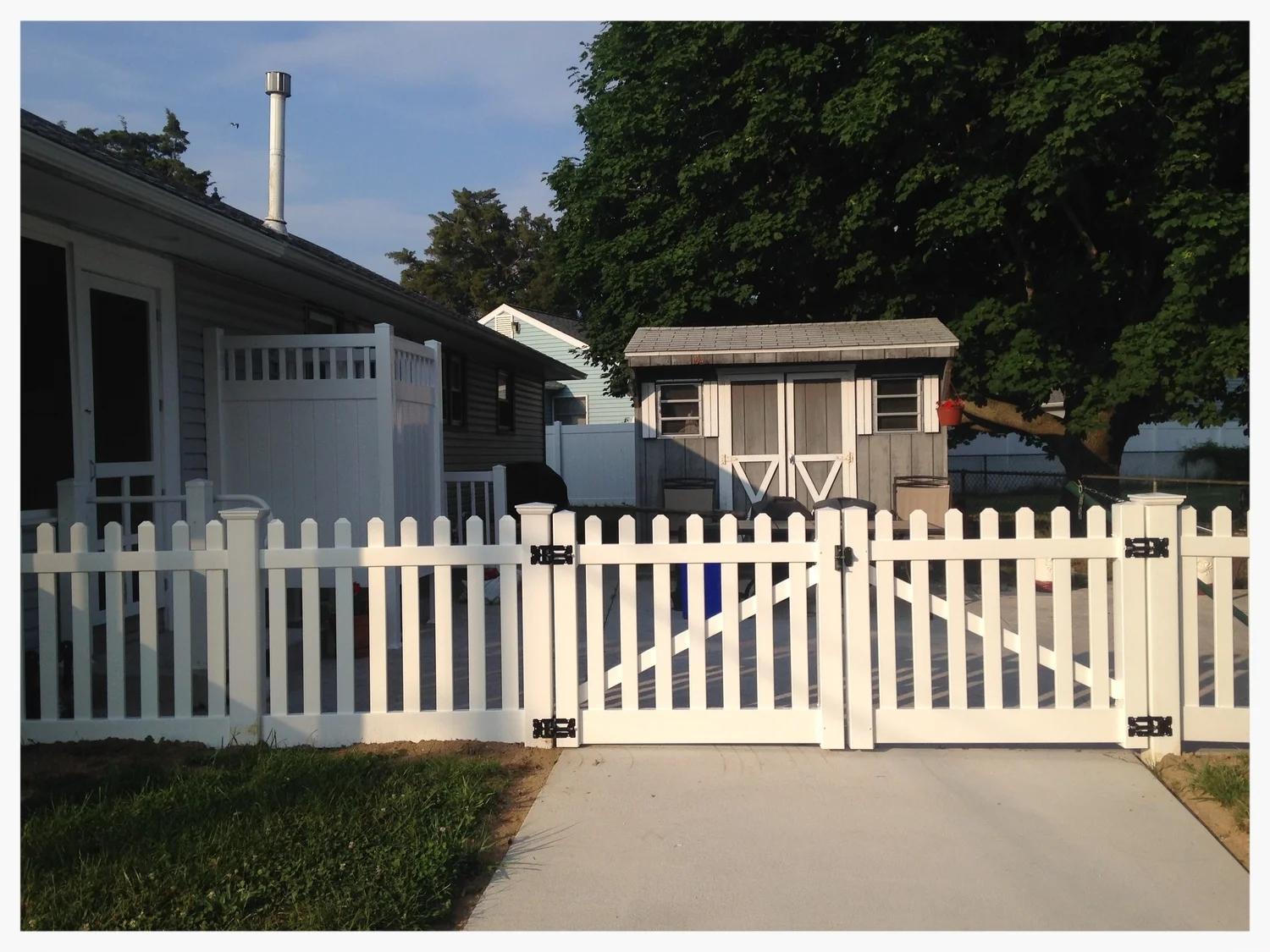 Vinyl Picket Fence