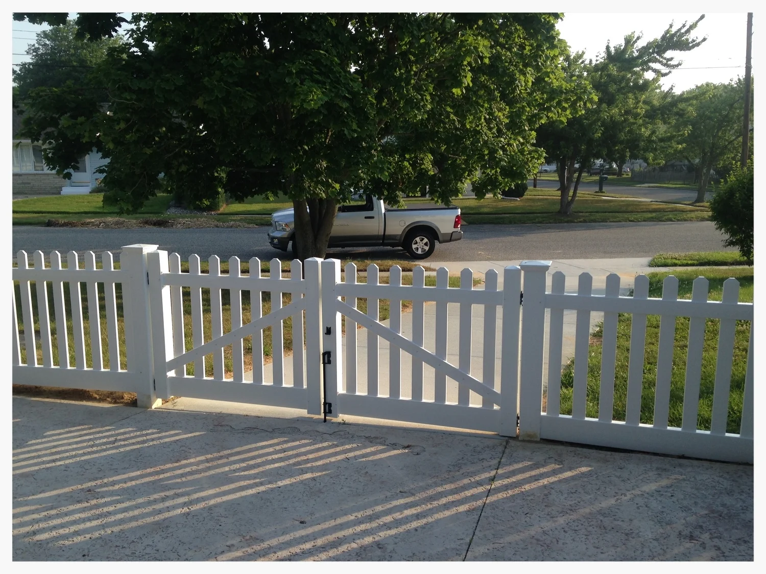 Vinyl Picket Fence 