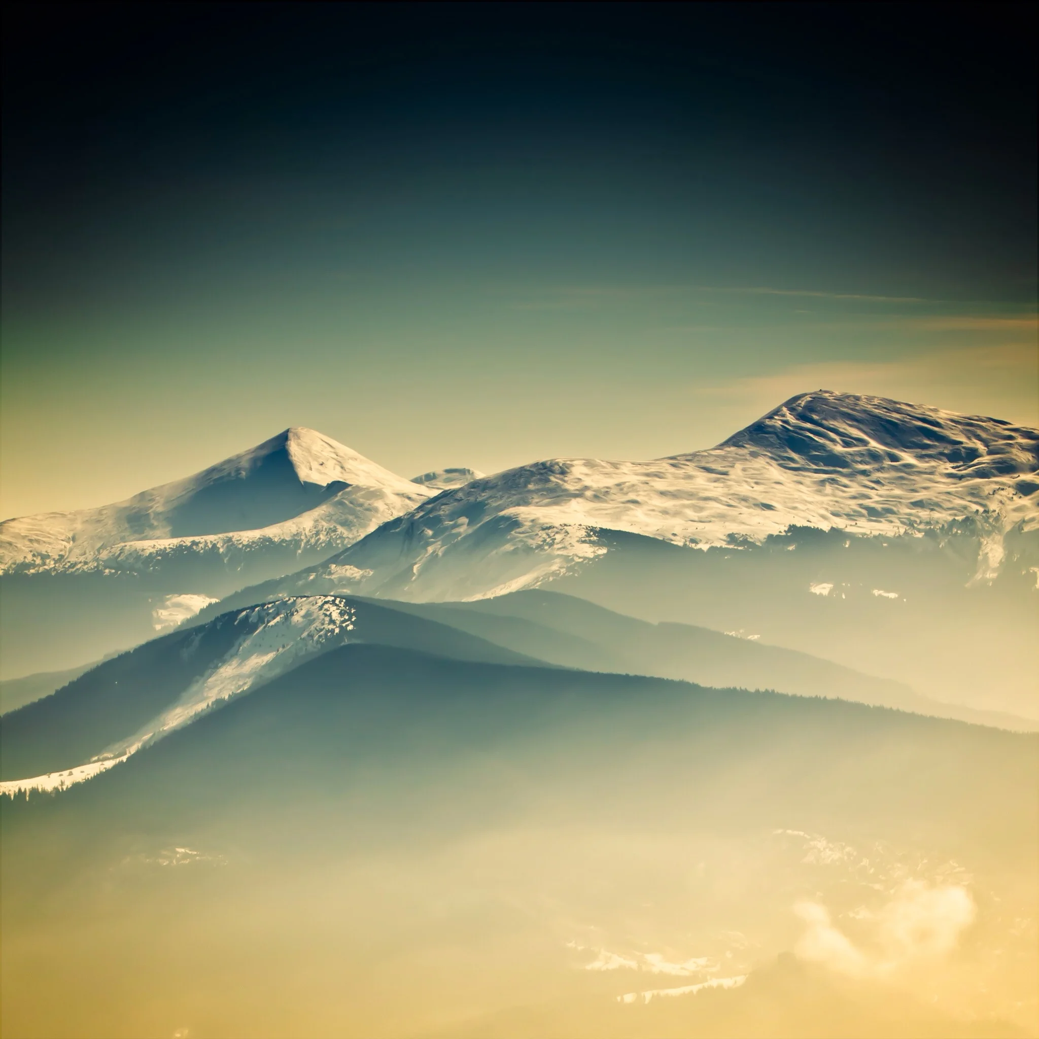 ipad_air_wallpaper_retina_background_snowy_peaks.jpg