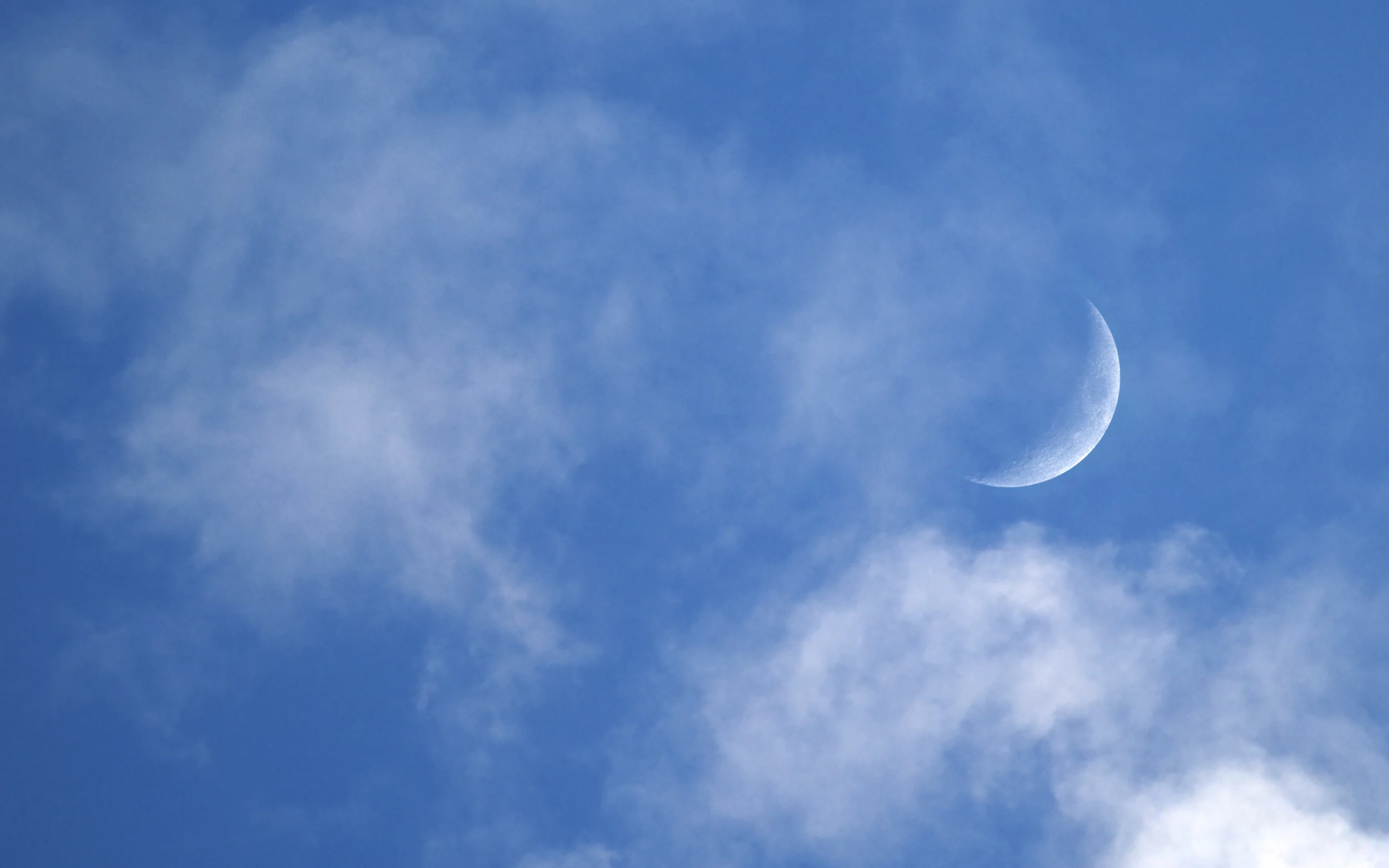 moon_osx_mountain_lion_retina_wallpaper.jpg