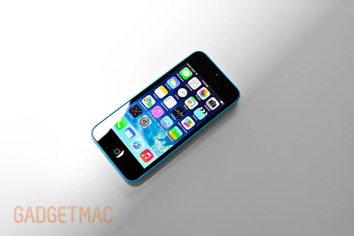 apple_iphone5c_blue_top_hands_on.jpg