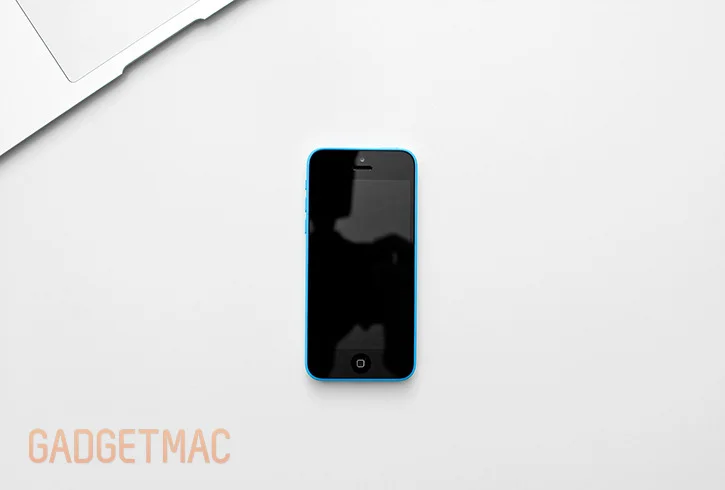 apple_iphone_5c_blue_hands_on_top.jpg