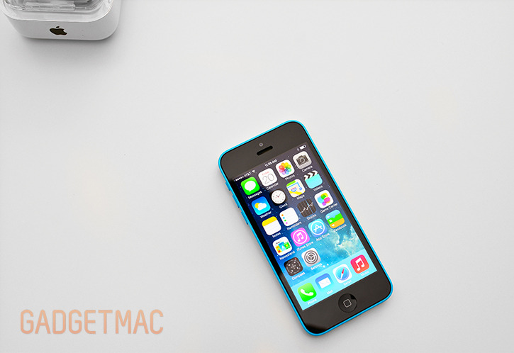 apple_iphone_5c_blue_hands_on_retina_display.jpg