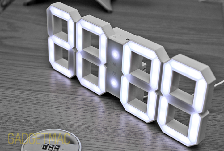 Kibardin White & White LED Desk/Wall Clock Hands-On — Gadgetmac