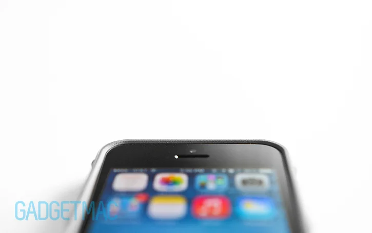 magpul_executive_field_case_iphone_5s_lay_on_the_table_design.jpg