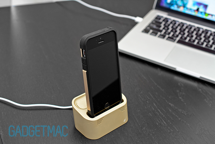 element_case_vapor_dock_au_gold_lightning_iphone_5s_charging_dock_spigen_tough_armor.jpg