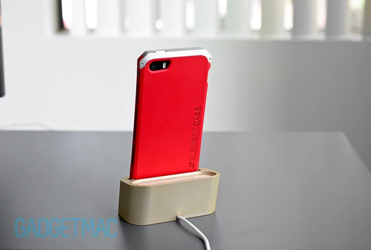 element_case_vapor_dock_au_gold_lightning_dock_for_iphone_5s_5_solace_case.jpg