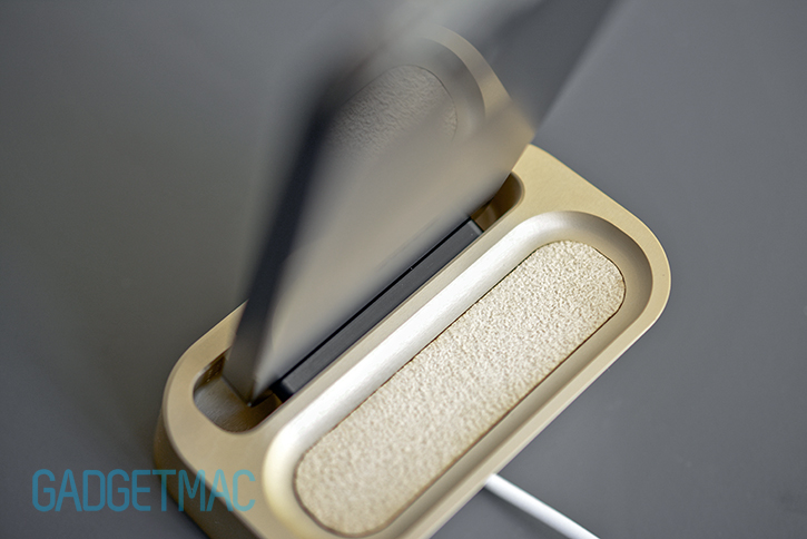 element_case_vapor_dock_au_gold_lightning_dock_for_iphone_5s_5_back_support.jpg