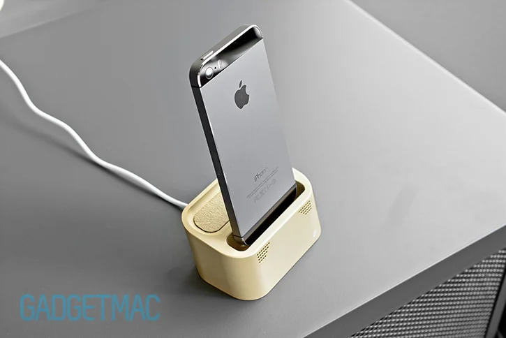 element_case_vapor_dock_au_gold_lightning_iphone_5s_charging_dock_7.jpg