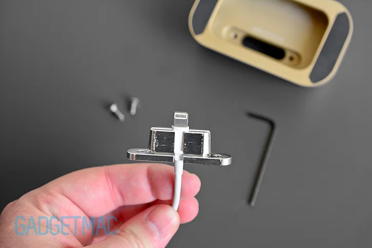 element_case_vapor_dock_au_lightning_connector_installation.jpg
