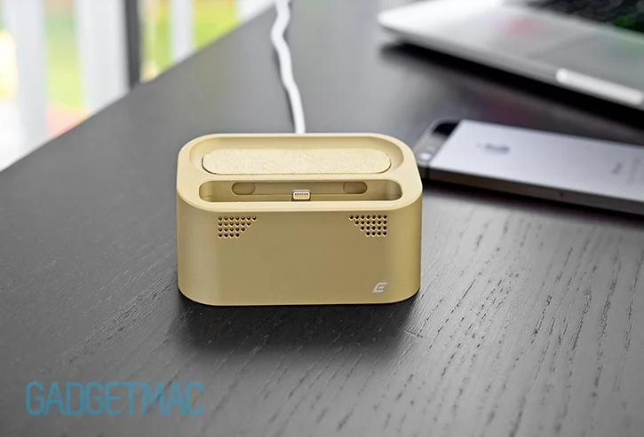 element_case_vapor_dock_au_gold_lightning_iphone_5s_charging_dock_6.jpg
