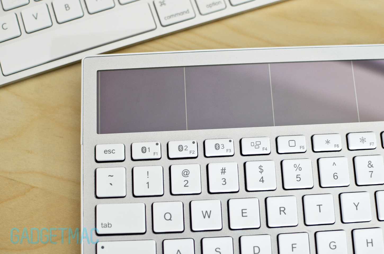 logitech_k760_solar_keyboard_bluetooth.jpg