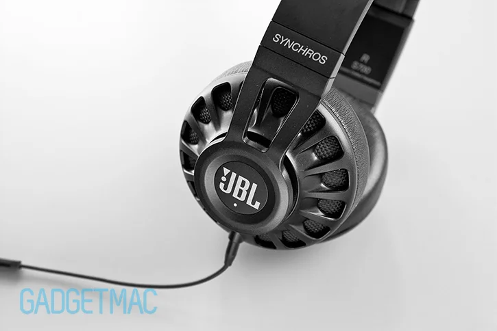 jbl_synchros_s700_headphones_livestage_button.jpg