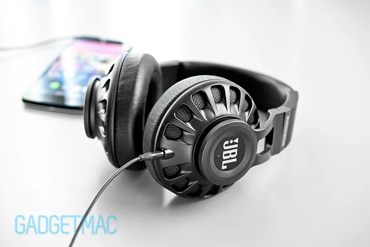 jbl_synchros_s700_headphones_3.jpg