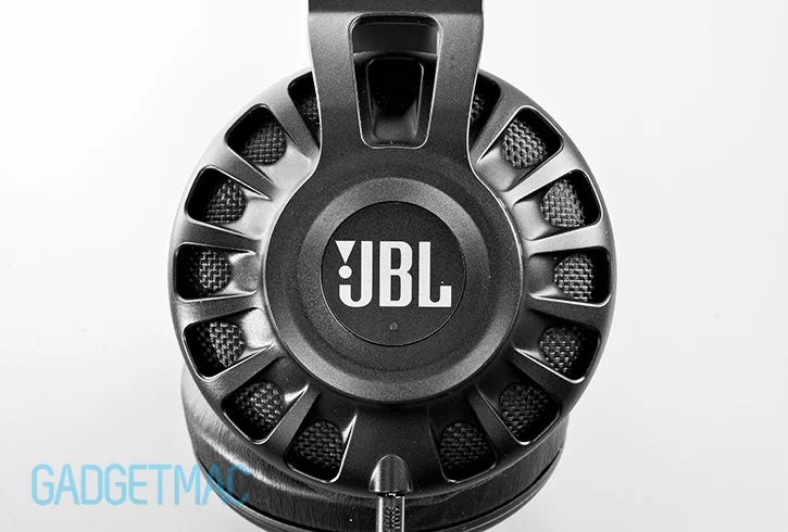 jbl_synchros_s700_headphones_aluminum_frame.jpg