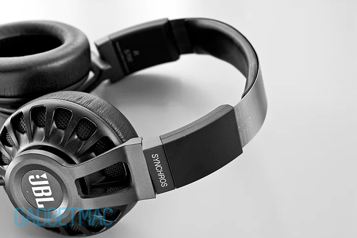 jbl_s700_headphones_black_side.jpg