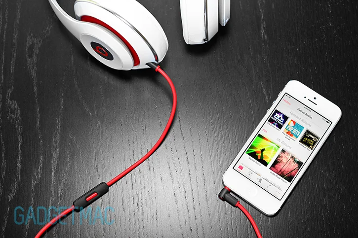 beats_studio_2_remotetalk_iphone_5.jpg