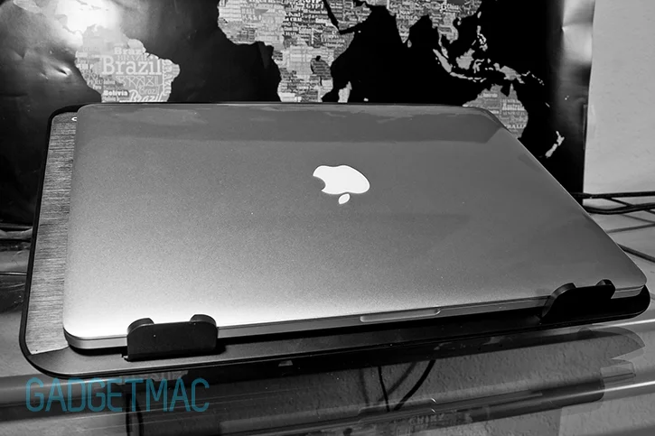 cooler_master_notepal_ergo_360_cooling_stand_macbook_pro.jpg