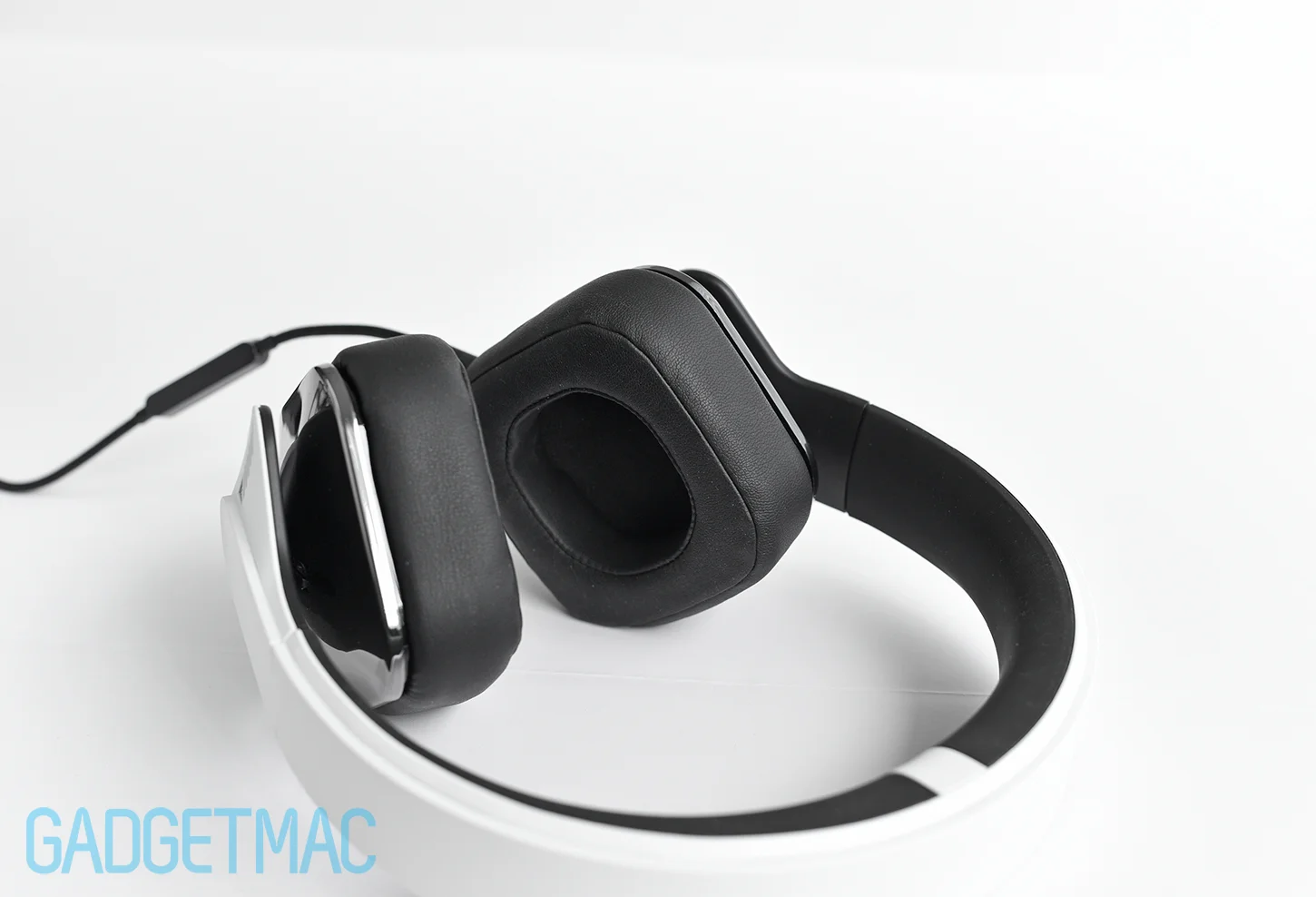alpine-over-ear-headphones-ear-cup-padded-cushions.jpg