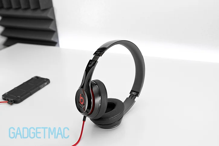 beats_solo2_portable_compact_headphones.jpg