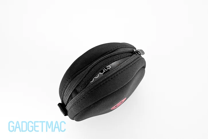 beats_solo_2_headphones_black_carry_case.jpg