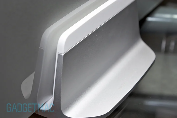 just_mobile_alubase_macbook_pro_air_upright_stand.jpg