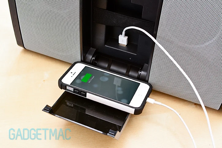 eton_rukus_xl_solar_panel_iphone_5_5s_usb_charging.jpg