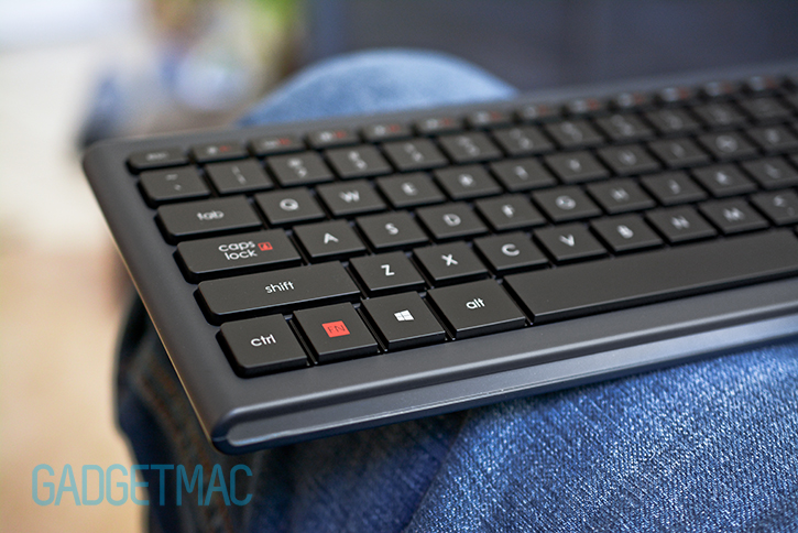 logitech_k830_wireless_illuminated_keyboard_living_room_1.jpg