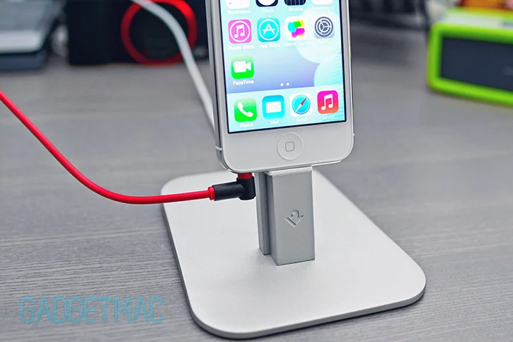 twelve_south_hirise_iphone_5_5s_dock_stand_ports.jpg