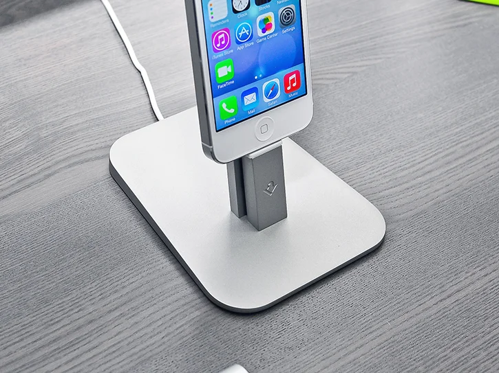 hirise_stand_dock_for_iphone.jpg