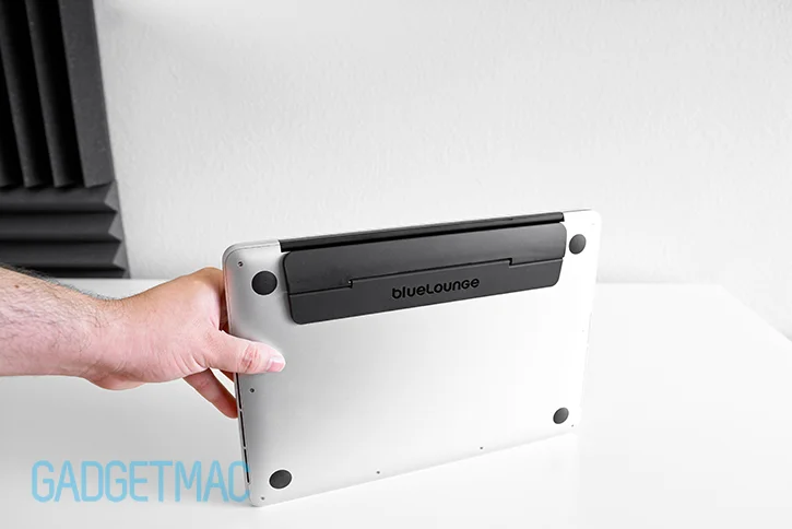 bluelounge_kickflip_for_macbook_pro_flipout_stand.jpg