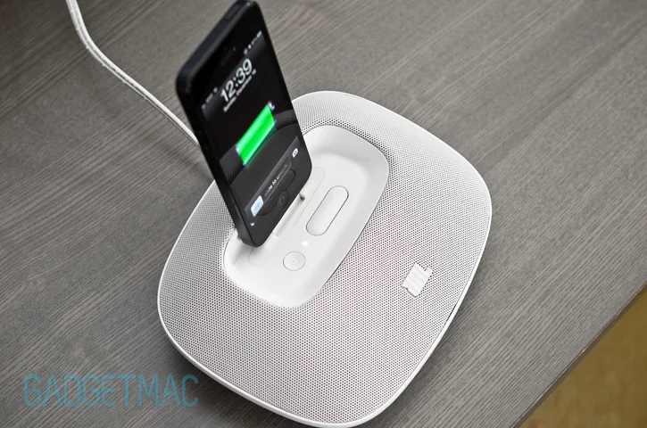 jbl_onbeat_micro_iphone_5_lightning_speaker_dock.jpg