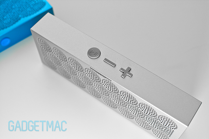 jawbone_mini_jambox_wireless_bluetooth_speaker_top_controls.jpg