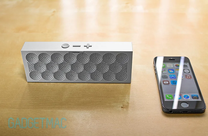 jawbone_mini_jambox_wireless_bluetooth_speaker_iphone_5s_silver_aluminum.jpg