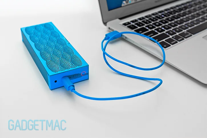 jawbone_mini_jambox_usb_charging.jpg