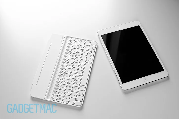 logitech_ultrathin_2_magnetic_clip_on_ipad_keyboard_interior.jpg