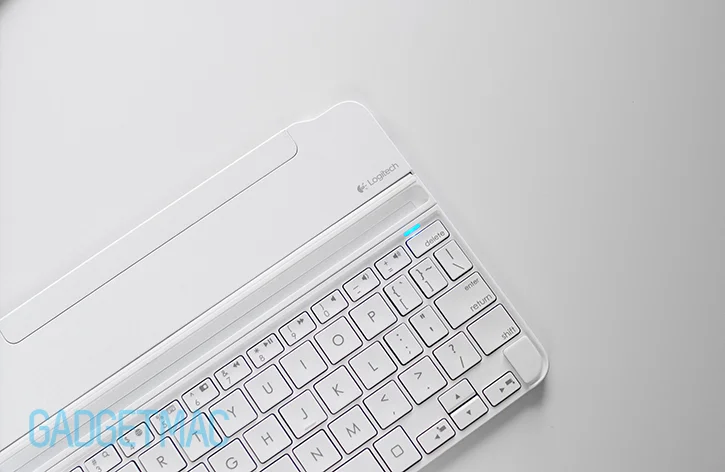 logitech_ultrathin_2_slim_aluminum_magnetic_clip_on_keyboard_cover_top.jpg