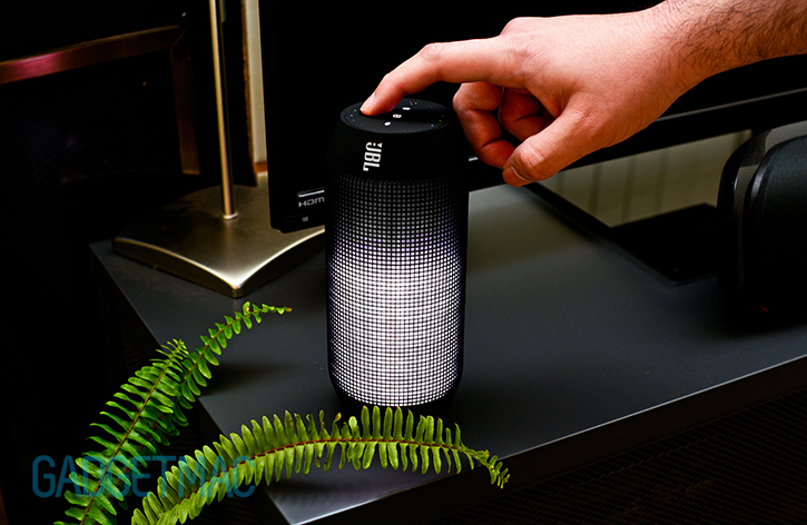 jbl_pulse_led_bluetooth_wireless_portable_speaker_white_volume.jpg