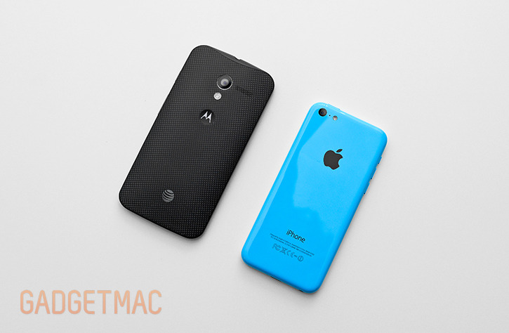 apple_iphone_5c_blue_vs_black_moto_x.jpg