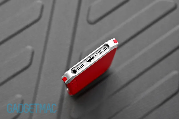 element_case_solace_lightning_port_connector_bottom.jpg