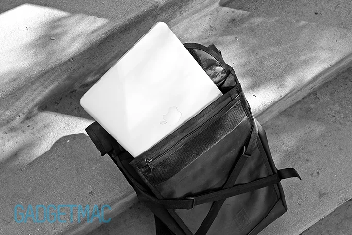 chrome_bravo_black_blckchrm_macbook_compartment.jpg