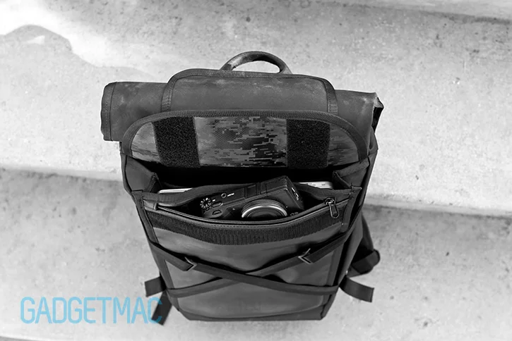chrome_bravo_black_blckchrm_backpack_water_resistant_compartment.jpg