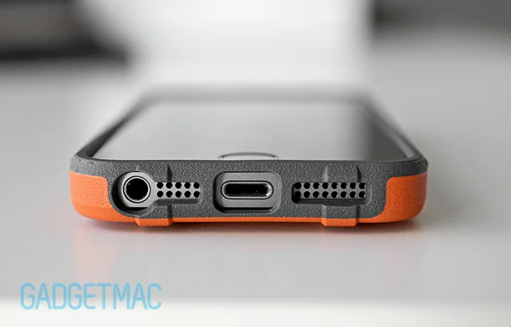 magpul_bump_case_iphone_5_5s_lightning_connector_cutout.jpg