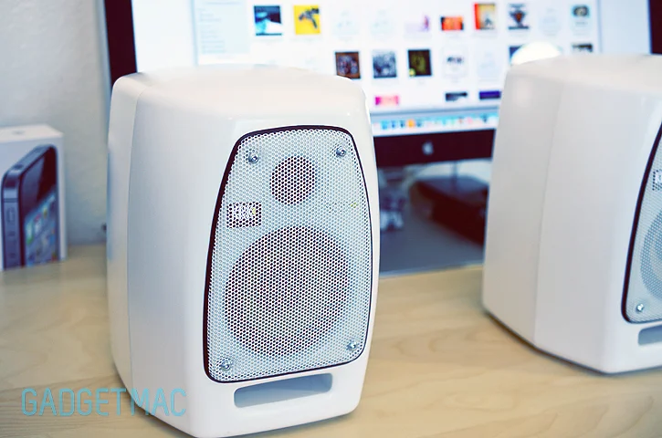 vxt_4_studio_monitor_speakers_mac.jpg